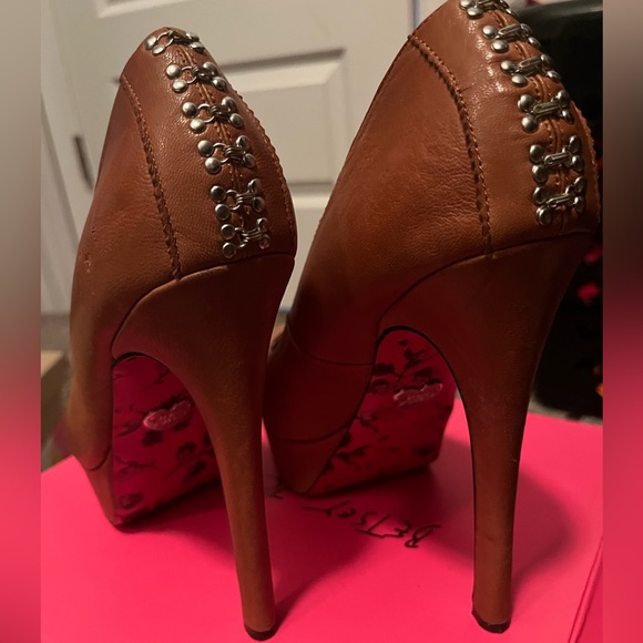 Betsey Johnson Brown Heels - Picture 2 of 2